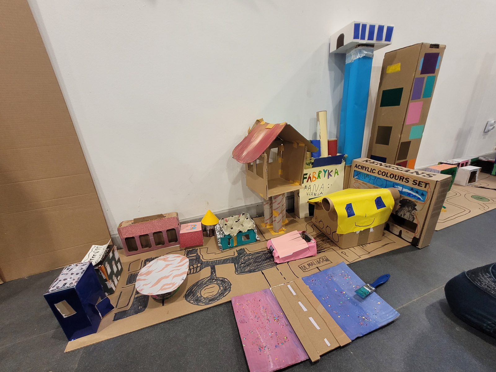 ZAJĘCIA MANUALNO - PLASTYCZNE